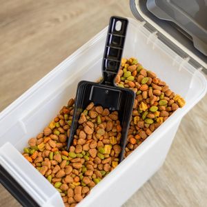 Contenitore Versatile per Cibo per Animali da 6 kg con Coperchio Ermetico e Paletta da 2 Tazze, Contenitore per Cibo per Cani Senza BPA con Scomparto per Snack - Product Image 4