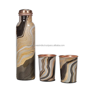 Botella de cobre de diseño elegante de alta calidad y juego de regalo de 2 vidrios perfecto para beneficios de salud ayurvédica en una amplia gama de estilos - Product Image 4
