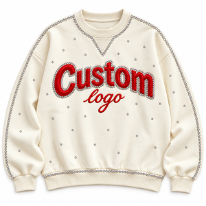 Sweat-shirt personnalisé en gros avec strass crème, logo rouge imprimé, garniture à clous de perle, coupe oversize, col rond, streetwear, pull, vêtement - Product Image 1