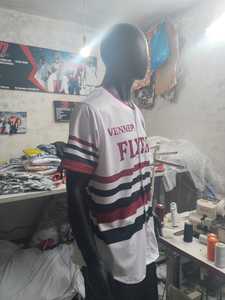 Maillot de baseball sur mesure OEM, qualité supérieure, vêtements de sport réguliers avec logo d'équipe personnalisé par sublimation, en tissu jersey doux. - Product Image 3