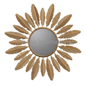 กระจกติดผนังทรงเหลี่ยมเหลี่ยมไม่สม่ำเสมอ ทำจากเหล็กสไตล์ดั้งเดิม ตกแต่งด้วยสีทอง ผลิตจากอินเดีย ของตกแต่งบ้านสุดหรู - Product Image 6