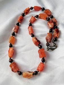 Collar de Resina Hecho a Mano Ecológico con Cordón Ajustable, Diseño de Paz Adorable, Joyería de Moda Contemporánea para Mujer, Venta al por Mayor APEX - Product Image 2