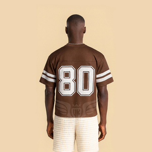 Camiseta de Fútbol Americano Personalizada de Malla Marrón, Estilo Urbano Holgado con Cuello en V para Hombre - Product Image 4