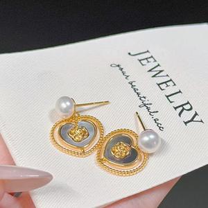 Pendientes de Moda con Forma de Concha y Letra MOM, Regalo para el Día de la Madre, Joyería Elegante con Perlas, Accesorios - Product Image 2
