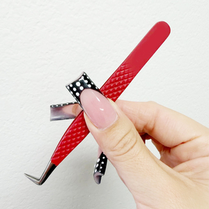Pinzas Profesionales de Acero Inoxidable para Pestañas con Mango Rojo y Punta Suave para Extensión de Pestañas Postizas - Product Image 1