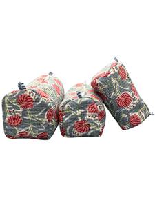 Bolsa de Cosméticos de Algodón Floral Gris Hecha a Mano |   Bolsa de Maquillaje Acolchada con Forro Impermeable y Cierre |   Neceser de Viaje Artesanal - Product Image 4