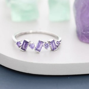 Anillo de Plata de Ley con Racimo de Circonitas Cúbicas Baguette en Forma de Amatista Lila, Anillo Baguette en Plata o Oro, Anillo con Racimo de Circonitas Cúbicas en Forma Orgánica - Product Image 4