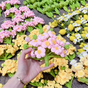 Flor de ganchillo hecha a mano, plantas en maceta, flores artificiales para siempre, regalo para un amigo, perfecto para decoraciones del hogar, OEM hecho en Vietnam - Product Image 2