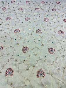 Tissu en viscose non tissé jacquard respirant avec broderie florale pour robes d'été, tuniques, kurtis, vêtements décontractés et de mariage - Product Image 2