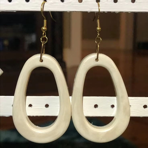 Pendientes de Hueso con Diseño Antiguo, Forma Ovalada, con un Patrón de Joyería Tradicional para Mujer, para Uso en Compromisos y Bodas - Product Image 4