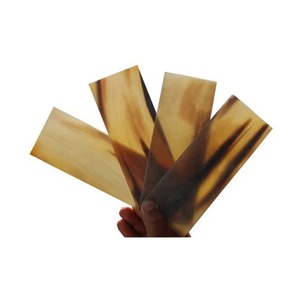 El cuerno es un material natural que puede ser afectado por la humedad y la temperatura. Material artesanal natural para monturas de gafas. - Product Image 3