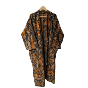 Suzani bordado Kimono hecho a mano Floral bordado abrigo invierno estilo indio Boho abrigo estilo indio bordado Kimono Bata - Product Image 1