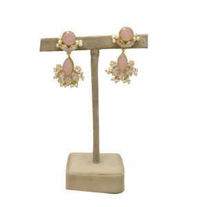 Boucles d'oreilles pendantes pour femme en laiton plaqué or 24 carats, saphir bleu naturel et perle, style vintage chrétien - Product Image 3