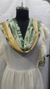 Paréo en coton artisanal imprimé au poisson, motif côtier bleu, léger et doux, idéal pour l'été, couvre-maillot de bain de plage - Product Image 3