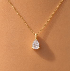 จี้เพชรทรงลูกแพร์เพาะเลี้ยงในห้องปฏิบัติการ ทองคำแท้ 14K แบบโซลิแทร์ ขา V ขนาด 0.30-2.00 กะรัต DEF VVS รับรองโดย IGI ชุบโรเดียม สายยาว 16 นิ้ว - Product Image 3