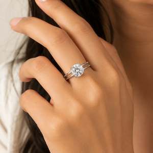 Anillo de Doble Banda con Diamantes Cultivados en Laboratorio |   Anillo Solitario de Oro Blanco de 18K, Elegante Joya de Compromiso o Aniversario con Diamante VVS - Product Image 2