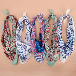 Ensemble de bandana Boho en coton écologique de 5 pièces, foulard léger imprimé en blocs pour l'été, accessoire et cadeau pour les cheveux. - Product Image 1