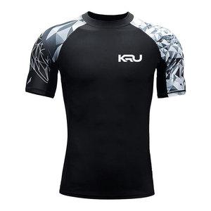 T-shirt de compression tricoté haute performance respirant, séchage rapide, coupe ajustée, écologique pour l'entraînement sportif actif des hommes - Product Image 1