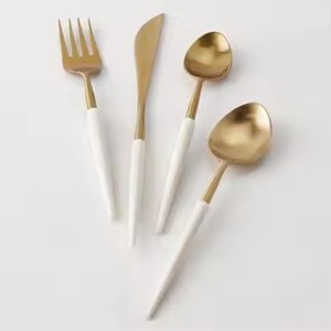 Ensemble de couverts contemporains en métal, cuillère, fourchette et couteau en acier inoxydable, ensemble de couverts élégants et durables pour la cuisine et la table - Product Image 1