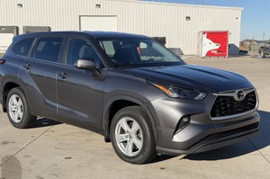 Toyota Highlander AWD SUV 2024 d'occasion certifiée de luxe avec moteur 4.1-6L et transmission automatique - Product Image 3