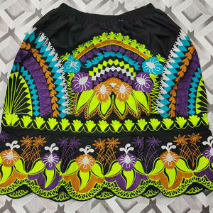 Falda Bordada con Diseño de las Islas del Pacífico, Estilo Isleño para Mujeres de Talla Grande, Patrón Floral Bordado - Product Image 1