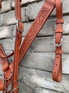 Ensemble de têtière et de collier de poitrail en cuir brun Misha International MI-WBC-01, style western, orné de motifs floraux, équipement équestre personnalisé - Product Image 5