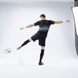 Maillot de football noir et blanc, sublimation, respirant, manches courtes, vêtements d'entraînement, nom d'équipe personnalisé, séchage rapide, 100% polyester - Product Image 2