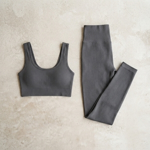 Conjunto de yoga acanalado color carbón para mujer, top corto y leggings de cintura alta, ropa deportiva para gimnasio, fitness y entrenamiento, conjunto de dos piezas - Product Image 5
