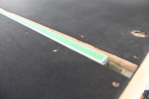 طاولة قطع الزجاج سهلة التشغيل مع دوران حر 360 درجة واستقرار عائم هوائي وقلب 90 درجة وشفرة حادة - Product Image 3