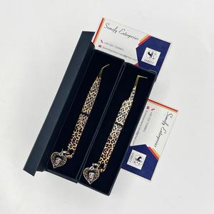 Pinzas para Pestañas con Diseño de Guepardo de Somofy Enterprises, con Dijes de Corazón, Acero Inoxidable, Punta de Precisión, Agarre Perfecto, 10 mm de Longitud, en Caja - Product Image 2