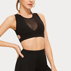 Soutien-gorge de sport sans couture pour femme avec découpes en maille, dos nageur, maintien moyen, respirant, noir uni - Product Image 1