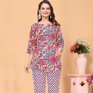 Conjunto de Dos Piezas para Mujer, Estampado Mágico, Tela Ecológica, Cuello Redondo, Color Rosa, Ropa de Verano Moderna, Kiran Nexus, Tallas S a 3XL, Venta al Por Mayor - Product Image 1