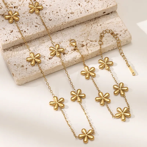 Collier Sweet Daisy pour femmes en acier inoxydable 304 avec chaîne en câble plaqué or véritable 18 carats - Product Image 1