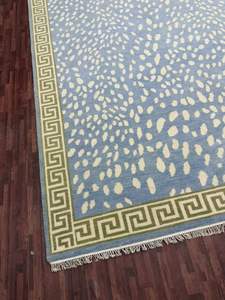 Alfombra de Lana Azul Claro con Borde de Llave Griega para Hombre: Tejida a Mano con Nudos y Puntos Abstractos, Bordado Abstracto para Sala de Estar 1 Q - Product Image 4