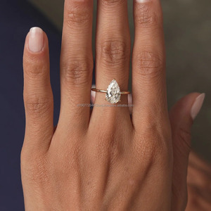 Anillo de Compromiso y Boda con Diamante Cultivado en Laboratorio con Corte de Pera de 2 Quilates, Certificado por IGI, Halo Oculto, Oro Amarillo de 14k, Banda de 2mm, Joyería Minimalista - Product Image 3