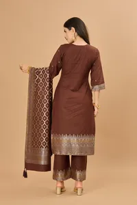 Tela de Viscosa Premium Safaa Mocha Brown para Vestidos sin Coser con Detalles en Zari Dorado y Dupatta Geométrica - Product Image 5