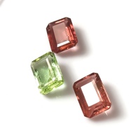 Natürlicher 7,90 Karat Pastell-Multi-Turmalin im Smaragdschliff 7x10 mm 3-teiliges loses Edelstein-Set Farbspiel Rosa-Grün Sambia-Saphir