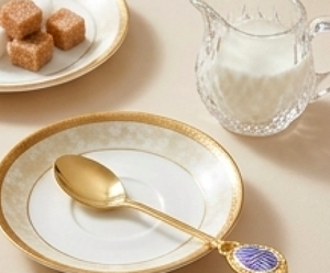 Cuillère à thé au design finition or, élégante et stylée, ustensile parfait pour le thé, le café, la table à manger et les essentiels de cuisine. - Product Image 4