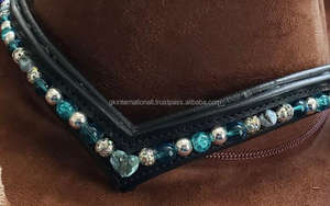 Banda Frontal para Caballo de Cuero Hecha a Medida de Alta Calidad, en Forma de V con Cuentas Multicolores y Acolchado Suave de Piel de Vaca - Product Image 2