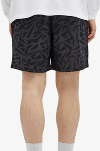 Shorts pour hommes gris foncé à motifs graphiques, design décontracté à taille élastique avec cordon de serrage réglable, tissu léger et confortable - Product Image 3