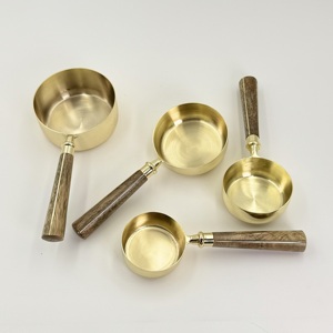 ถ้วยตวงสแตนเลสเกรดพรีเมียม ทนทาน เป็นมิตรกับสิ่งแวดล้อม เคลือบ PVD สีทอง พร้อมด้ามจับไม้ ใช้กับเครื่องล้างจานได้ - Product Image 3