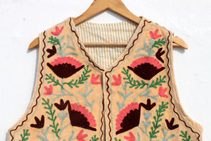 Gilet sans manches pour femme le plus vendu, veste en velours brodée à la main style Suzani, gilet court à l'aspect vintage - Product Image 3