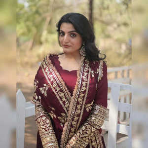 Conjunto de traje de mujer Radiant Dark Maroon 142 - Product Image 3