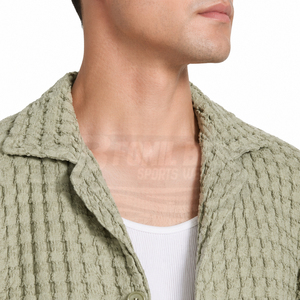 Conjunto de 2 piezas de verano para hombre: Camisa de punto de manga corta con cuello en V y pantalón corto deportivo con cordón, de color liso, ajustado y casual. - Product Image 4