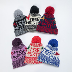Bonnet d'hiver unisexe en tricot avec pompon, motif jacquard Joyeux Noël - Product Image 4