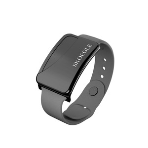 Pulsera Inteligente con Rastreador GPS SKOEGLE, Batería Recargable, Botón SOS, Rastreo en Tiempo Real y Navegación GPS 5G/4G/Wi-Fi - Product Image 1