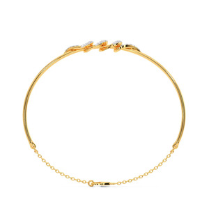 Brazalete de Diamantes con Diseño de Onda Esculpida, Banda Delgada de Oro Amarillo y Centro con Cinta Fluida - Product Image 3