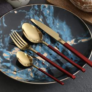 Accessoire de vaisselle, ensemble de couverts rouges modernes, couverts de table contemporains, ensemble de couverts haut de gamme, couverts en acier inoxydable de qualité supérieure - Product Image 3