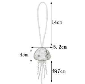 Porte-clés en strass vintage fait main, couleur blanche méduse, avec breloque de poignet lettre initiale alphabet multicolore, style bling pour fête - Product Image 1