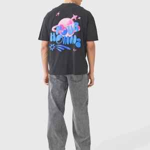 เสื้อยืดโอเวอร์ไซส์พิมพ์ลายกราฟิกสไตล์สตรีทแวร์สำหรับผู้ชาย ผ้าคอตตอนผสม ทรงไหล่ตก เหมาะสำหรับฤดูร้อน - Product Image 4